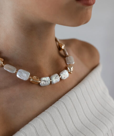 Buckle freshwater pearl necklace