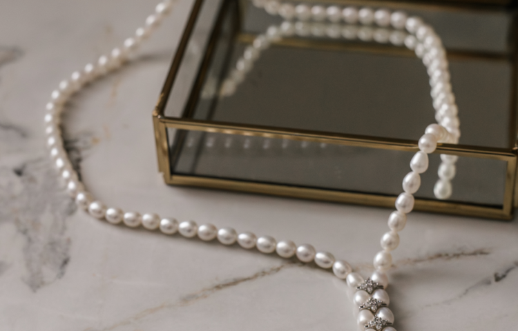 Long Women’s Pearl Necklace